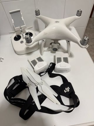 Dron DJI Phantom 4 + Accesorios