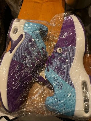 Zapatillas deportivas nuevas talla 39 a estrenar