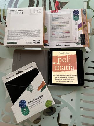 Kit completo Kobo Libra Colour con penna e 2 custodie