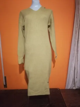 Vestido verde militar com capuz