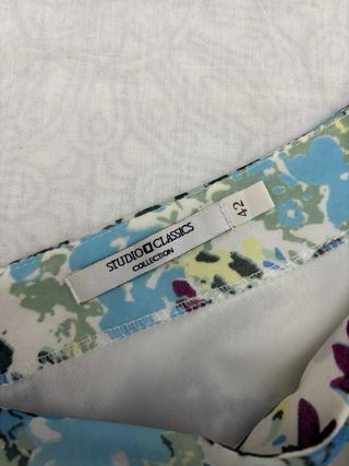 Vestido de fiesta floral asimétrico