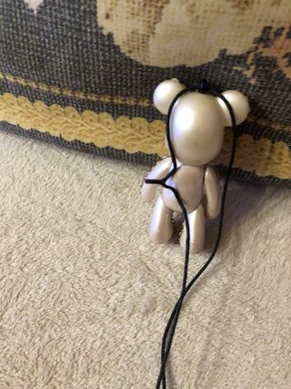 Colgante oso con pedrería dorada