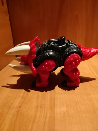 Ben 10 triceratops bandai 2007