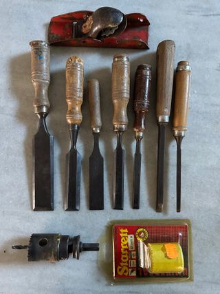 Set de 7 formones, garlopa y coronas.