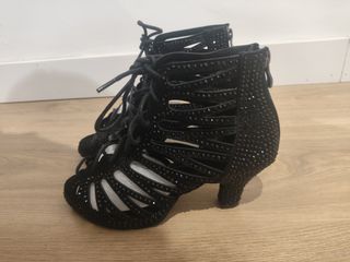 Zapatos baile latino pedrería negros.