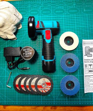 Amoladora 12V + 2 Baterías + Cargador + 8 Discos