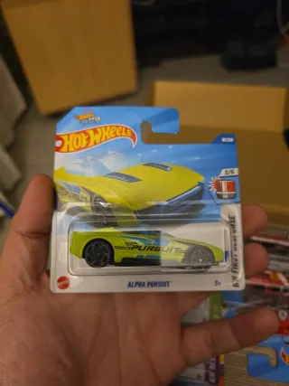 Hot Wheels Alpha Pursuit 2/5