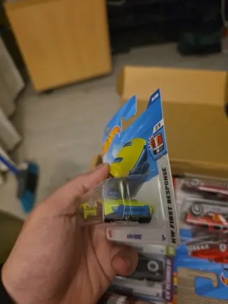 Hot Wheels Alpha Pursuit 2/5