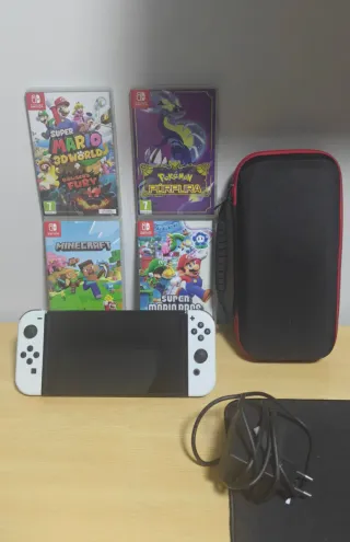 Nintendo Switch OLED + 4 Giochi + Accessori