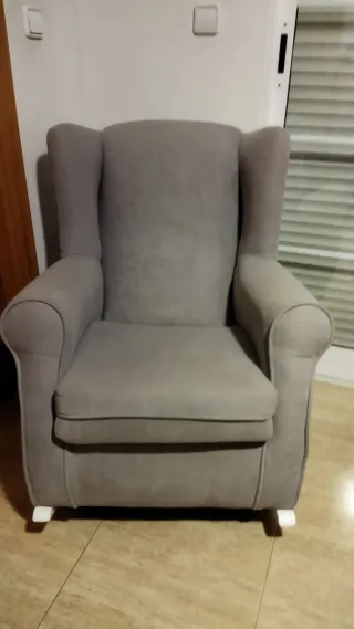 Sillón balancín gris