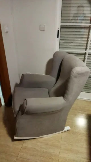 Sillón balancín gris