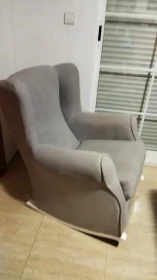 Sillón balancín gris