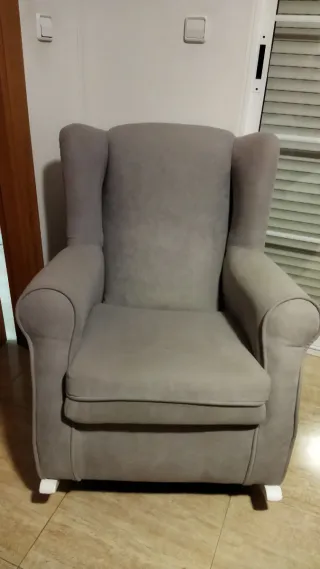 Sillón balancín gris