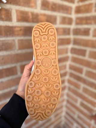 Zapatillas Adidas Gazelle Plata y Blanco