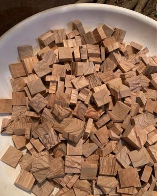 Scarti Legno Ulivo Cubetti - 100 Pezzi