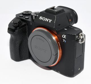 Cámara Sony A7S II + Caja Metálica