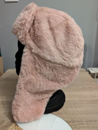 Gorro de pelo rosa con orejeras