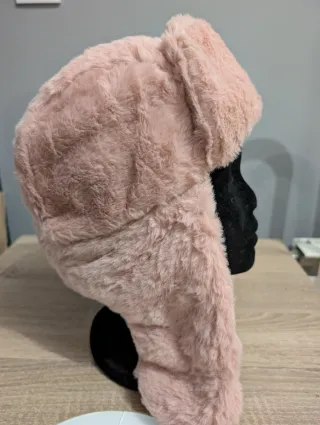 Gorro de pelo rosa con orejeras