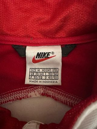 Chaqueta Nike Roja y Blanca