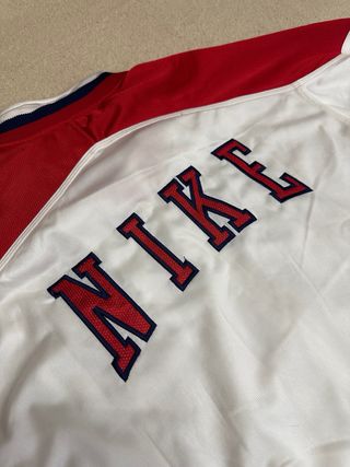 Chaqueta Nike Roja y Blanca