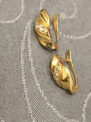 Pendientes de oro con circonitas
