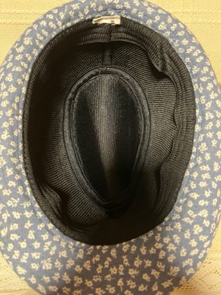 Sombrero infantil floral azul y blanco