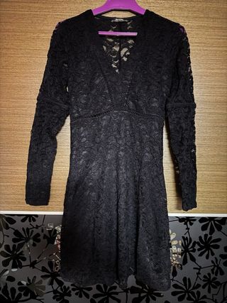 Vestido nuevo de encaje negro Bershka