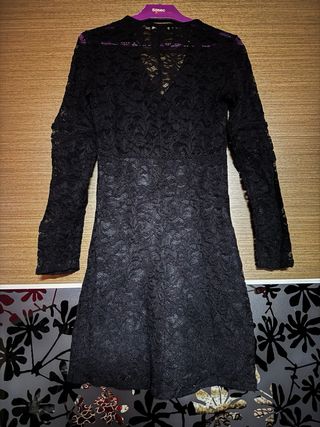 Vestido nuevo de encaje negro Bershka