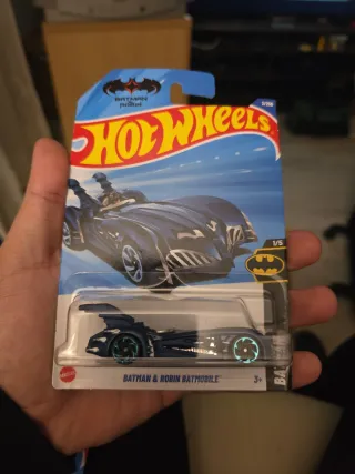 Hot Wheels Batman & Robin Batmobile 1/5