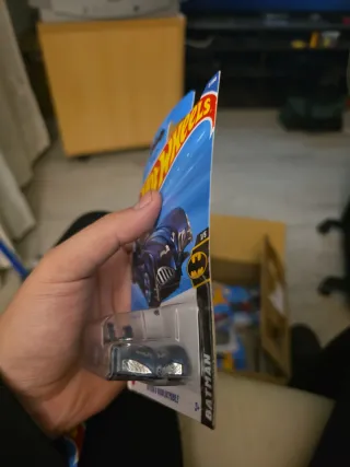 Hot Wheels Batman & Robin Batmobile 1/5