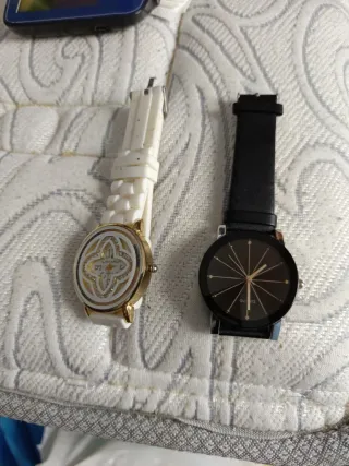 2 Relojes Exactime: Blanco y Negro quarzo