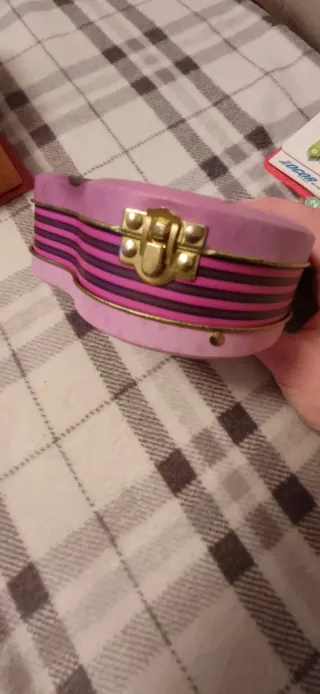 Lote joyero Santoro y 2 cajas metálicas.