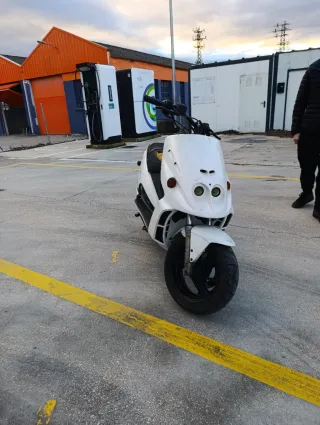 Malaguti Phantom f12 50cc  Moto Scooter Blanca
