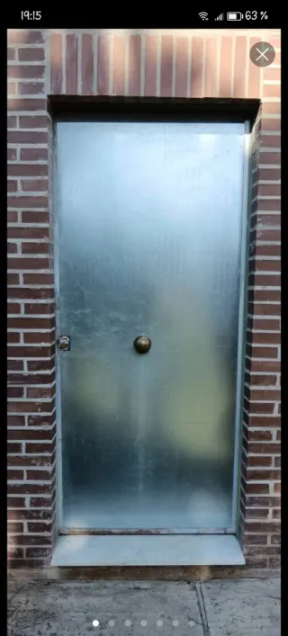 Puerta exterior galvanizada y madera