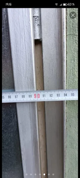 Puerta exterior galvanizada y madera