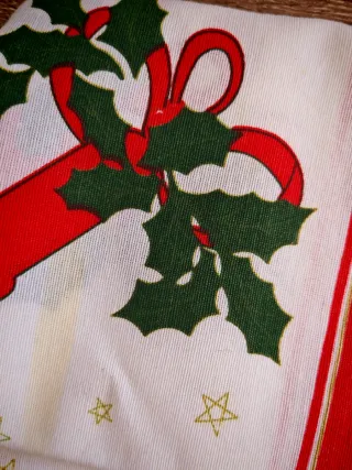 Tovaglia natalizia con candele e campane