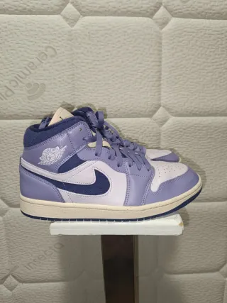 Zapatilla Air Jordan 1 Mid SE Chenille Morado