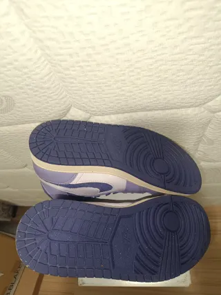 Zapatilla Air Jordan 1 Mid SE Chenille Morado