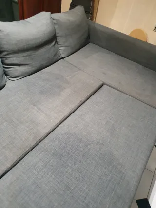 Sofá cama gris de tela