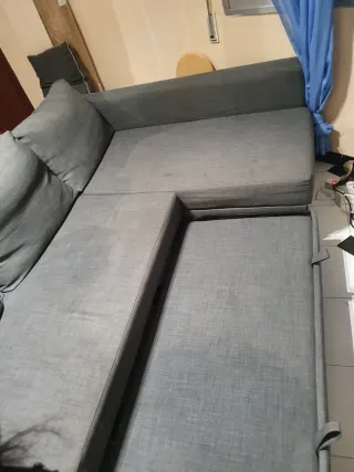 Sofá cama gris de tela