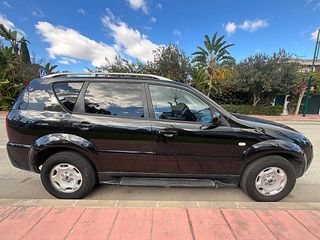 SsangYong Rexton RX 270 Executive Automático 165cv