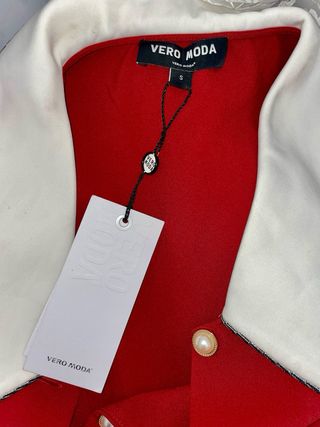 Vestito Vero Moda rosso con colletto bianco