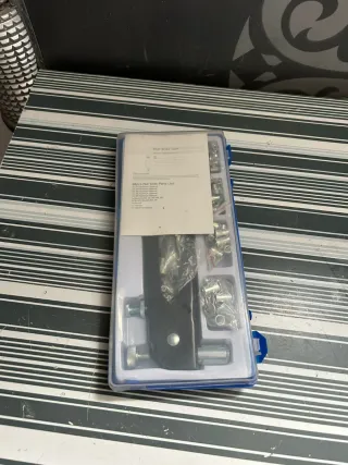 Remachadora de tuercas con accesorios