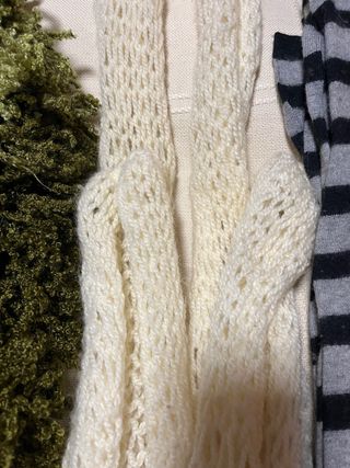 Lote 4 bufandas: roja, verde, beige, gris