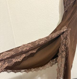 Vestido satinado lencero marrón chocolate  encaje