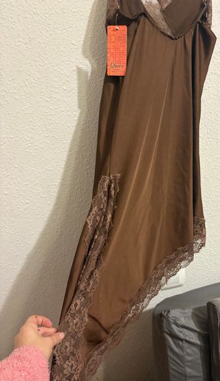 Vestido satinado lencero marrón chocolate  encaje