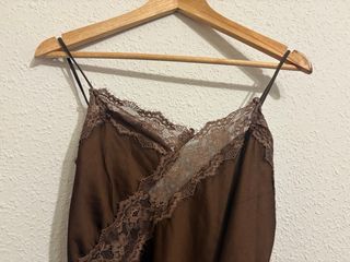 Vestido satinado lencero marrón chocolate  encaje