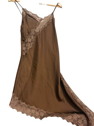 Vestido satinado lencero marrón chocolate  encaje