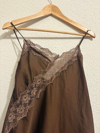 Vestido satinado lencero marrón chocolate  encaje