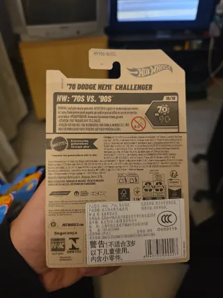 Hot Wheels '70 Dodge Hemi Challenger Morado